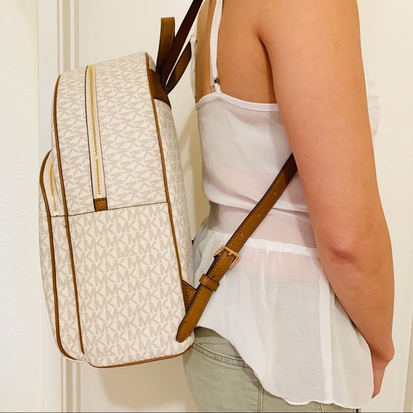 MICHAEL KORS LARGE ABBEY VANILLA ACORN BACKPACK - Picture 4 of 4